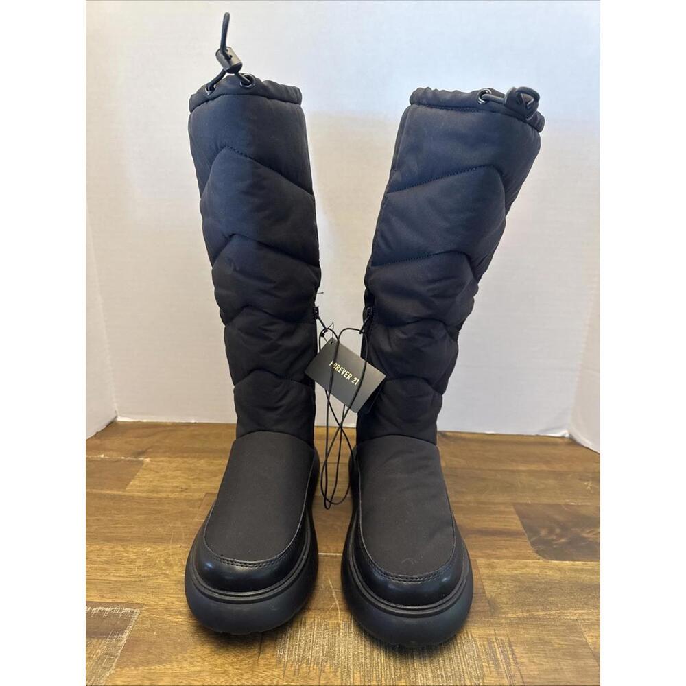 Forever 21 Black Quilted Snow Boots Size 7 Women’s